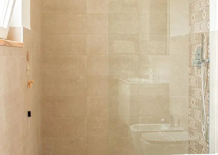 Miramare מלון נולי